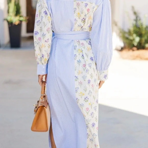 NWT Chic Floral Maxi Dress with Blue Accents - Large - Picture 3 of 5